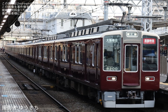 【阪急】阪急神戸線での10両編成が運行終了を十三駅で撮影した写真