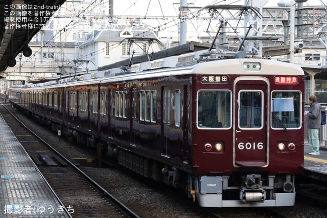 【阪急】阪急神戸線での10両編成が運行終了を十三駅で撮影した写真