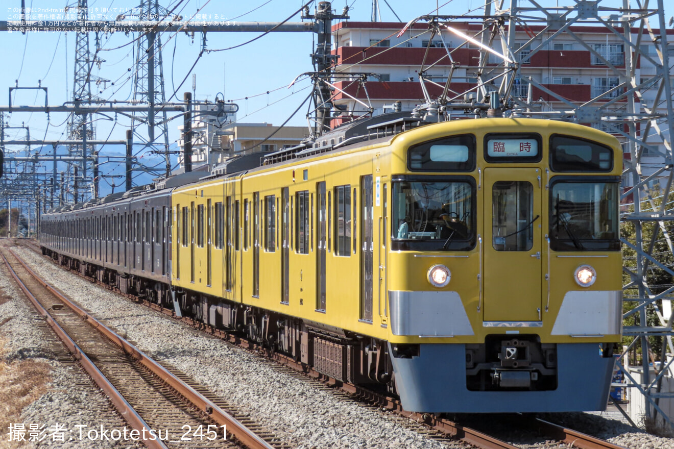 【西武】2000系2463F+2069F(チョコバナナ編成)が拝島線を走行の拡大写真