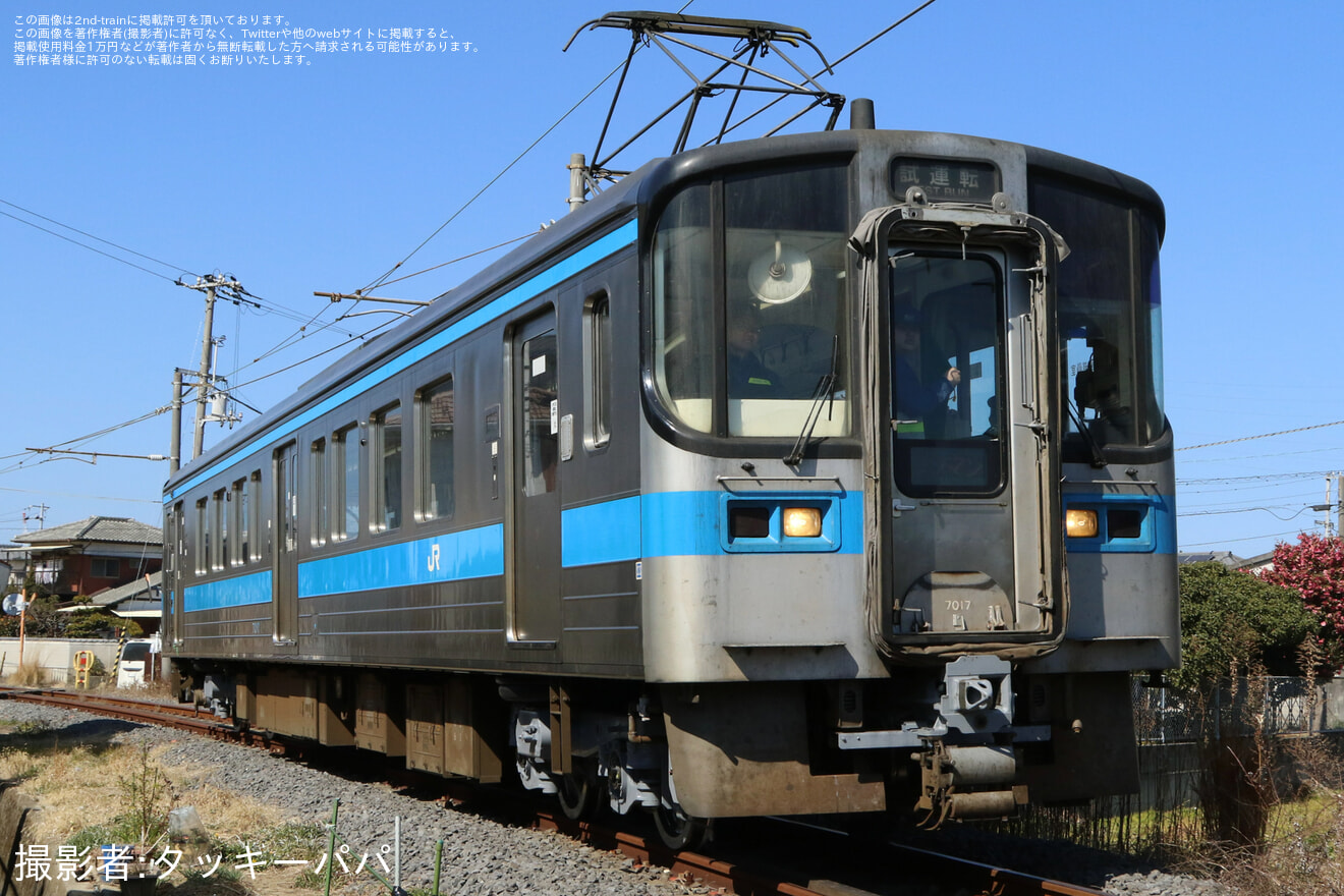 【JR四】7000系7017号車が検査を終えて多度津工場出場の拡大写真