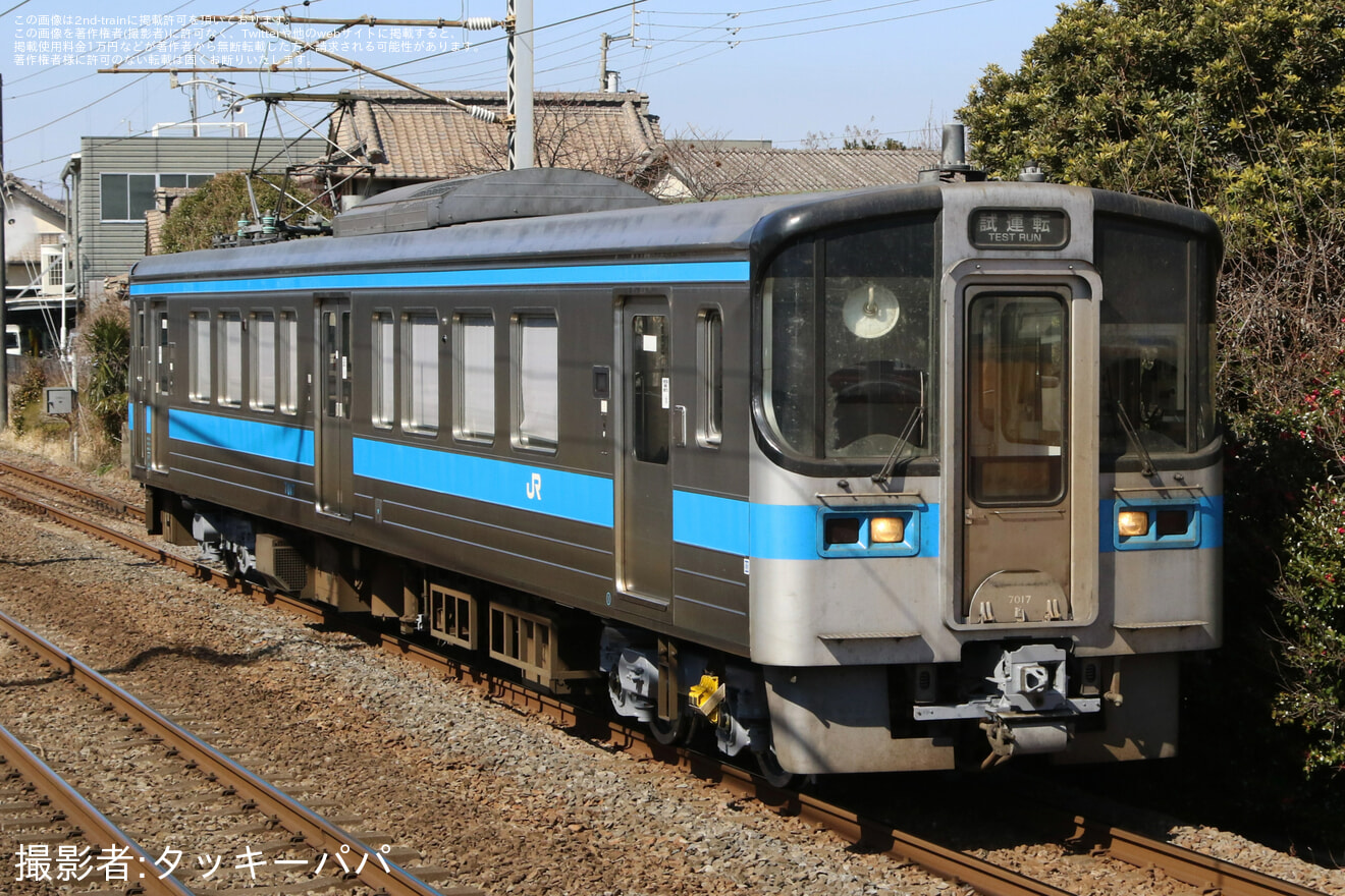 【JR四】7000系7017号車が検査を終えて多度津工場出場の拡大写真