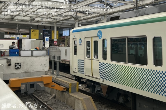 【西武】8000系8103F(元小田急8000形8261F)試運転で西武新宿初入線を西武新宿駅で撮影した写真