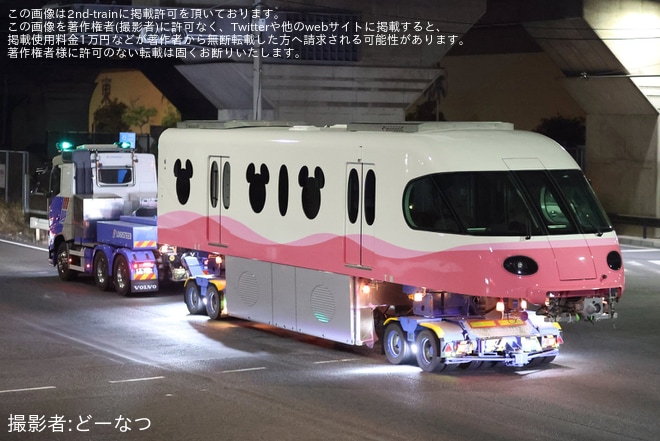 【舞浜リ】リゾートライナー (Type C)第102編成宗吾参道車両基地から陸送を不明で撮影した写真