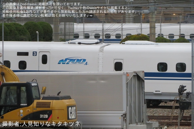 【JR西】N700系短編成化改造工事でK編成から6000番台の「P編成」に改造中を博多総合車両所付近で撮影した写真
