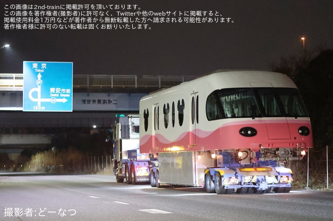 【舞浜リ】リゾートライナー (Type C)第102編成宗吾参道車両基地から陸送を不明で撮影した写真