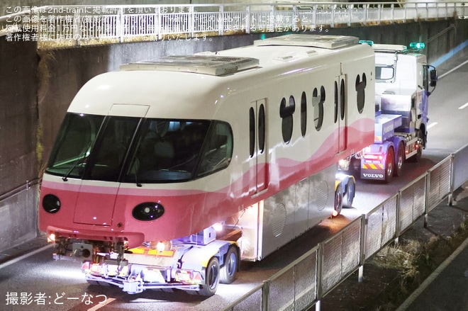 【舞浜リ】リゾートライナー (Type C)第102編成宗吾参道車両基地から陸送を不明で撮影した写真