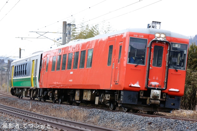 【JR東】キハ110-135(首都圏色)+キハE120-8仙台車両センターに回送を不明で撮影した写真
