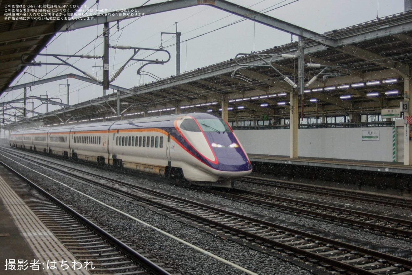 【JR東】E3系L62編成が新潟新幹線車両センターへ廃車のため回送の拡大写真