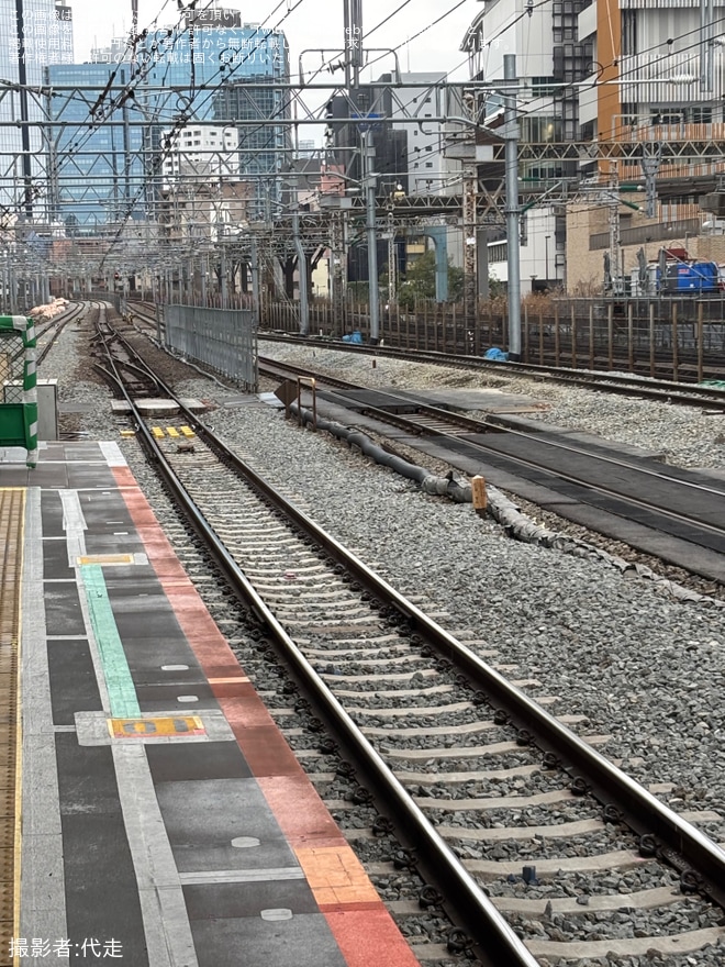 【JR東】有名撮影地だった田町駅の先端付近に柵で撮影地が消滅