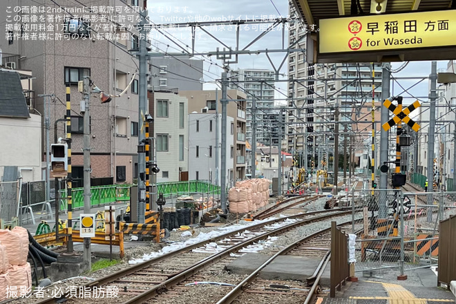 【都営】早稲田16号踏切が線路切り替え工事のため閉鎖を東池袋四丁目駅で撮影した写真