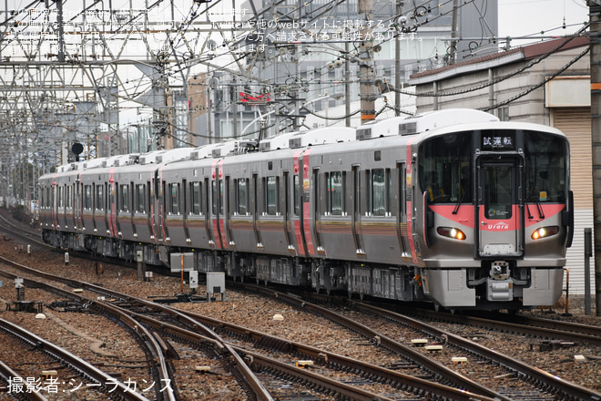 【JR西】227系500番台L26+R15+R14編成 近畿車輛出場試運転を尼崎駅で撮影した写真