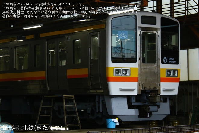 【三岐】5000系S51編成(元211系)の前面運転台側の目隠ししていた紙が剥がされてロゴがお目見え