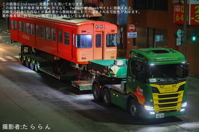 【伊予鉄】700系 (元京王5000系) 760編成および764編成が廃車のため陸送を不明で撮影した写真