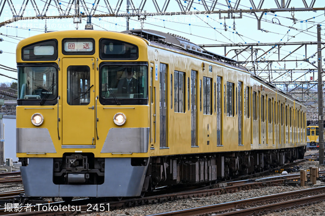 【西武】2000系2527F 廃車回送を南入曽信号場で撮影した写真