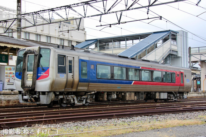 【JR四】N2000系2463号車多度津工場出場を不明で撮影した写真