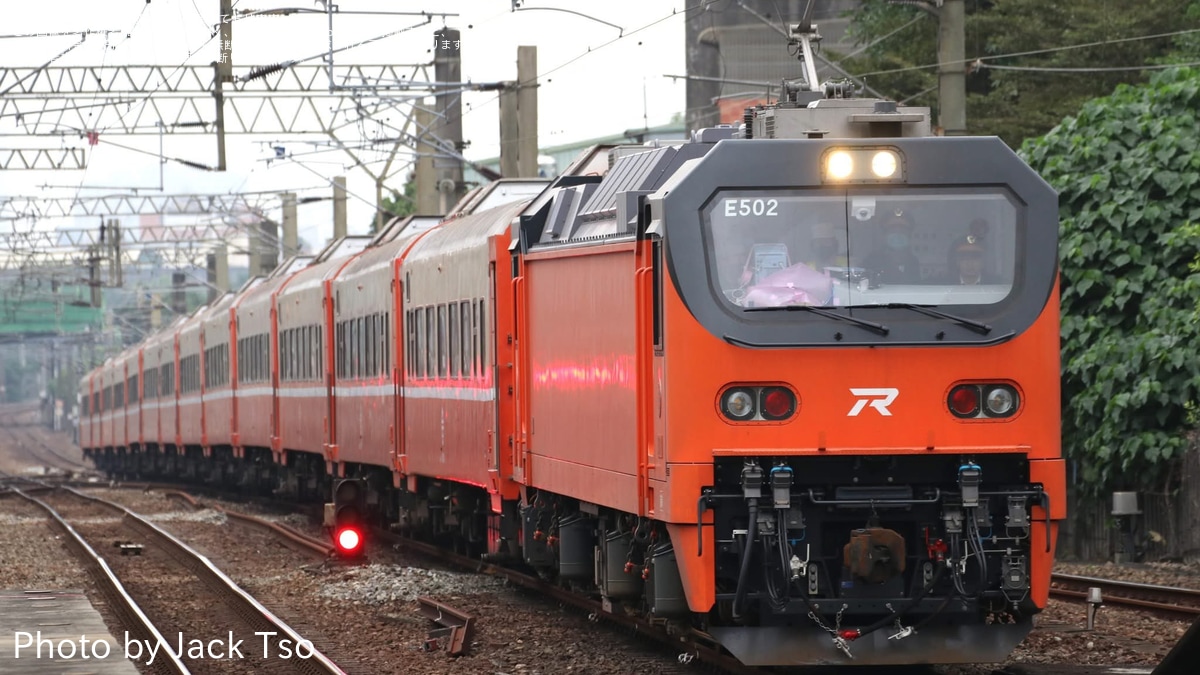 台鉄】莒光号客車を東芝製のE500形が定期牽引する運用が開始 |2nd