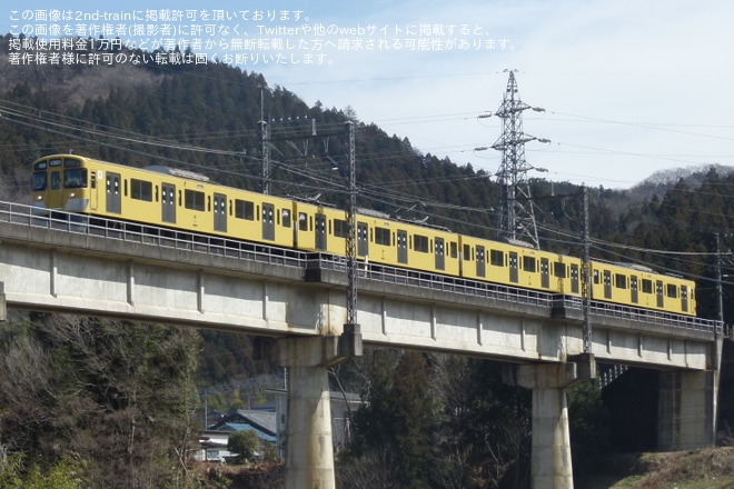 【西武】2000系2527F 廃車回送を芦ヶ久保～横瀬間で撮影した写真