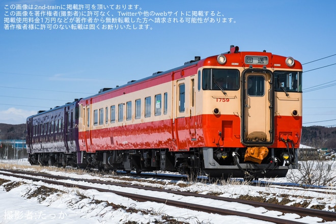 【JR北】キハ40-1759(国鉄一般色)+キハ40-1791(紫水)が苫小牧運転所へ転属のため回送を不明で撮影した写真