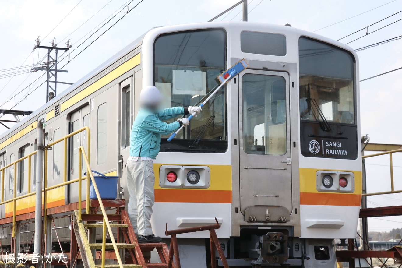 【三岐】5000系S51編成(元JR東海211系)が編成で外への拡大写真