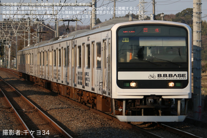 【JR東】209系B.B.BASE(J1編成)が幕張車両センターへ回送を物井駅で撮影した写真