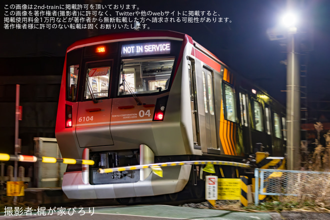 【東急】6000系6104Fが夜間に恩田へ回送を不明で撮影した写真