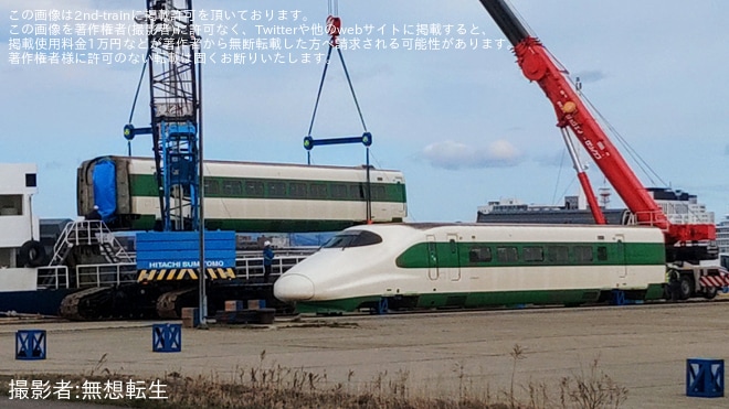【JR東】E2系J66編成(200系リバイバルカラー）が函館港へを不明で撮影した写真