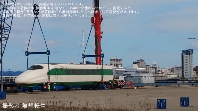 【JR東】E2系J66編成(200系リバイバルカラー）が函館港へを不明で撮影した写真
