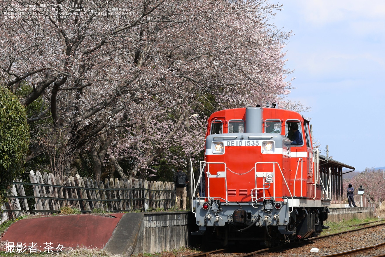 【真岡】SLもおか号がDE10-1535牽引で救援回送の拡大写真