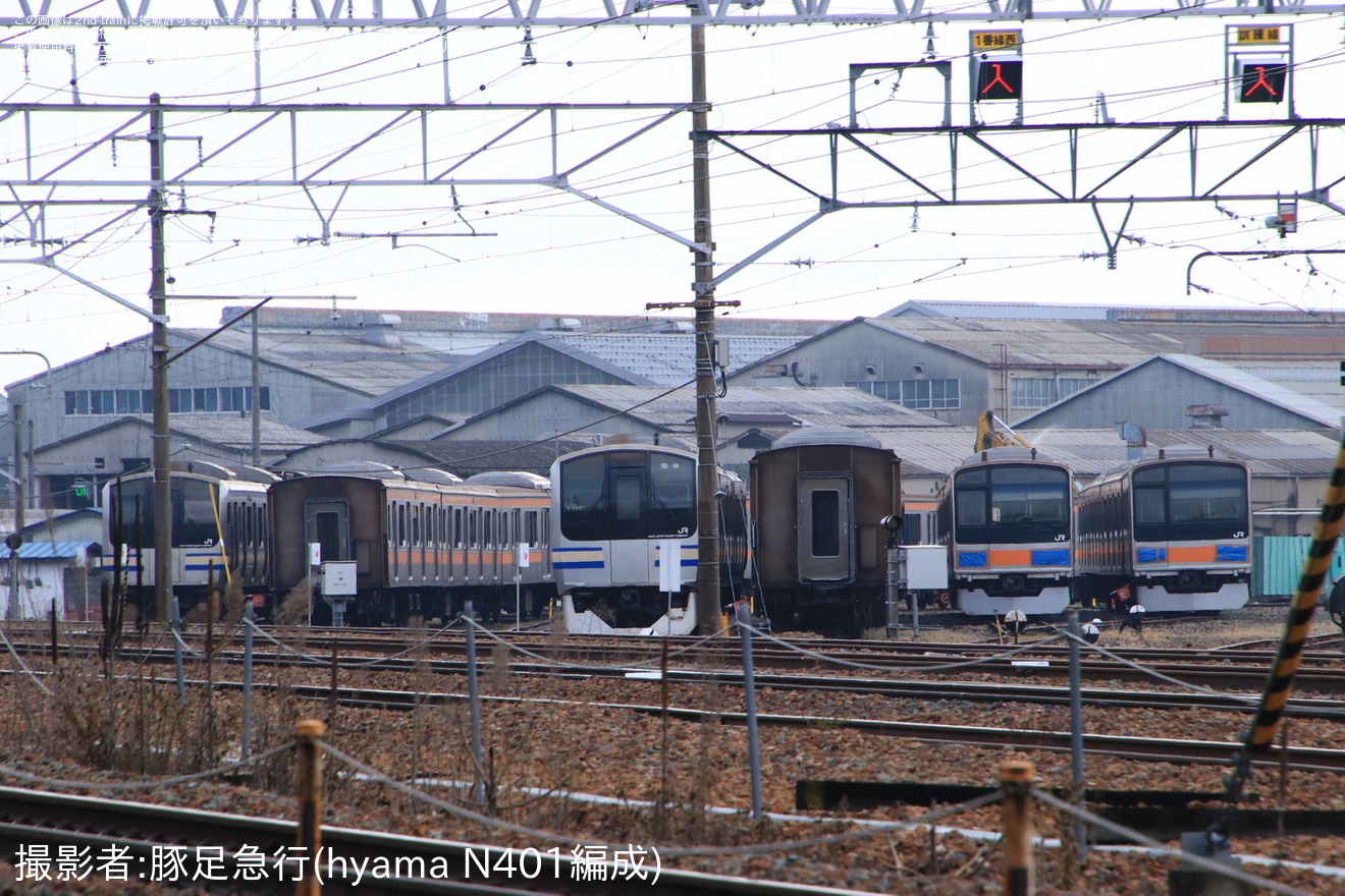 【JR東】209系1000番台のライト類が外されていることが確認の拡大写真