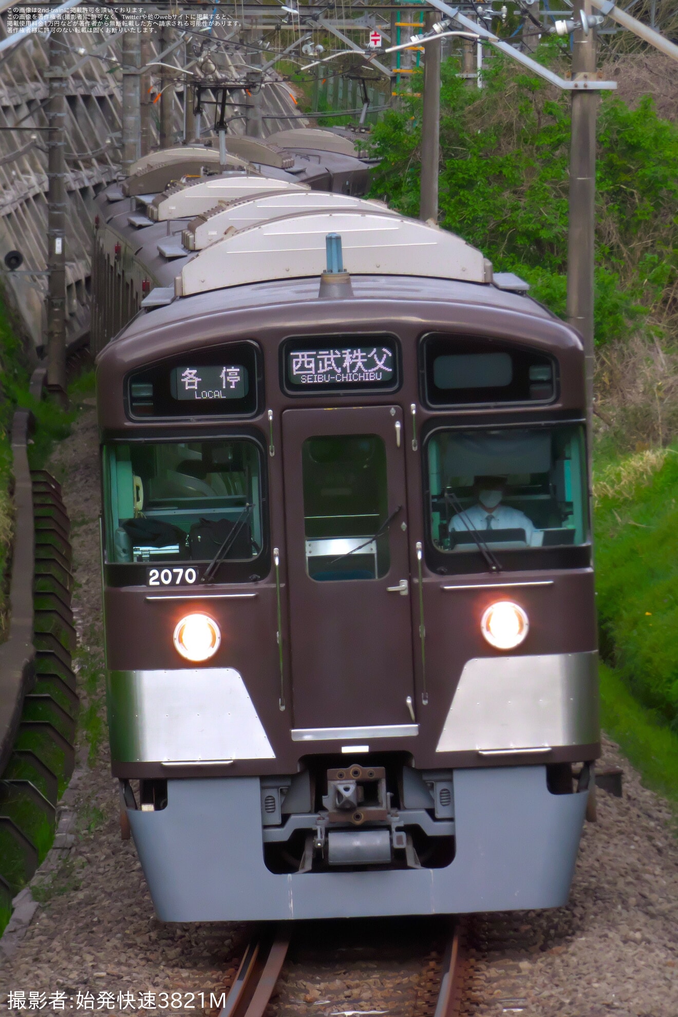 【西武】西武秩父線で4両編成の各駅停車を8両編成で運行の拡大写真