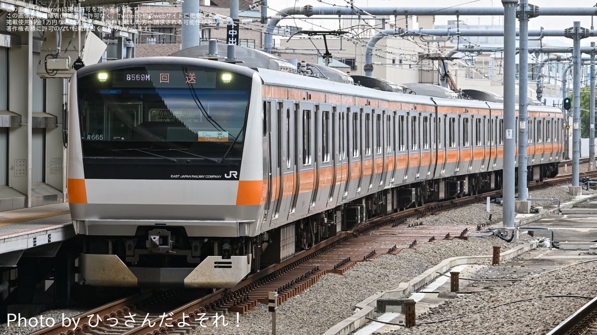 黄色い線の内側様 駅のホームアナウンス「黄色い線の内側にお下がりください」を