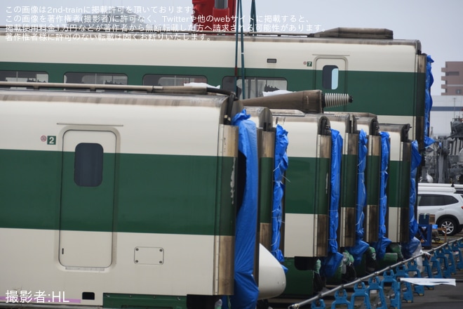 【JR東】E2系J66編成の7・8号車(E225-1116・E226-1416)が函館港で水揚げ
