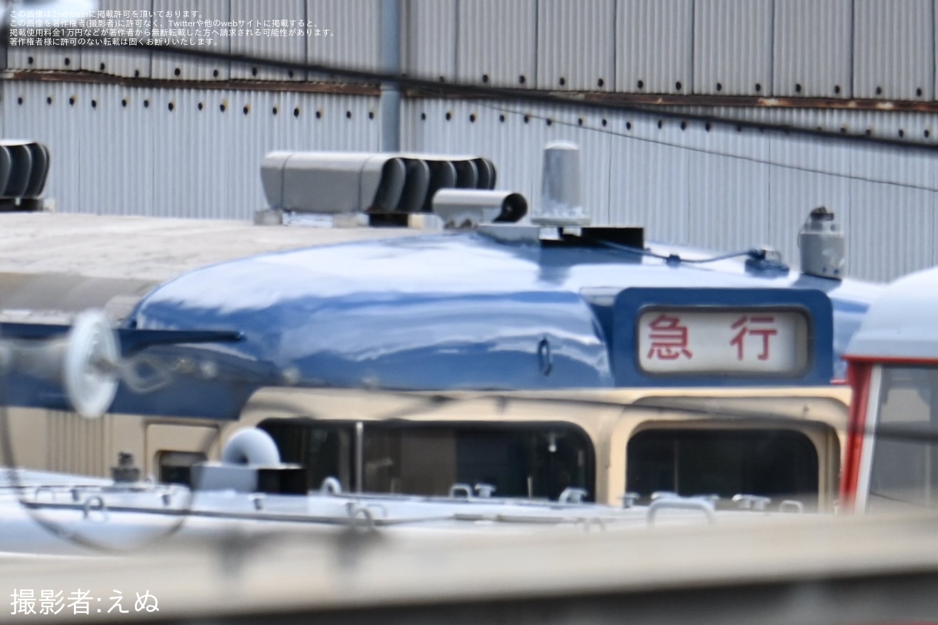 【JR東】115系スカ色の先頭車が長野総合車両センターに現るの拡大写真