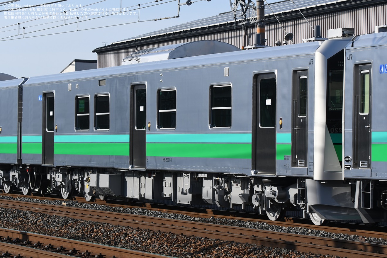 【JR東】HB-E220系3両(HB-E220-1+HB-E221-1+HB-E222-1)川崎車両出場甲種輸送の拡大写真