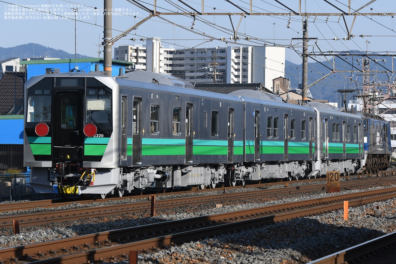 【JR東】HB-E220系3両(HB-E220-1+HB-E221-1+HB-E222-1)川崎車両出場甲種輸送の拡大写真