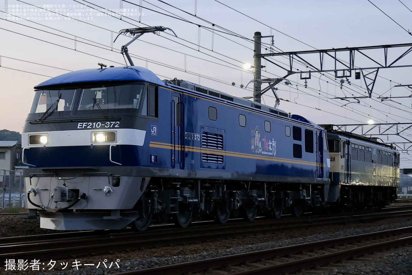 【JR貨】EF210-372+EF65 2092が返却回送の拡大写真