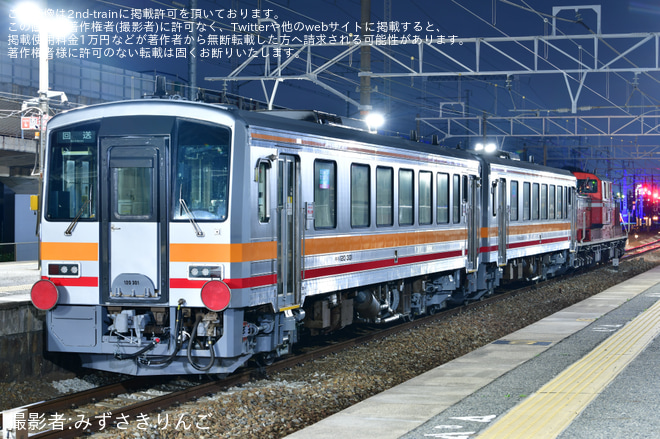 【JR西】キハ120-301＋キハ120-303が転属のため配給輸送を御着駅で撮影した写真