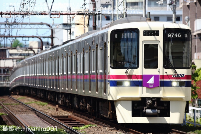 【京王】「乃木坂46トレイン」ヘッドマークの取り付け開始(京王線)を国領～柴崎間で撮影した写真