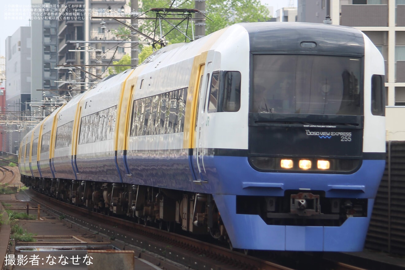 【JR東】255系マリBe-03編成使用「新宿さざなみ」運行の拡大写真