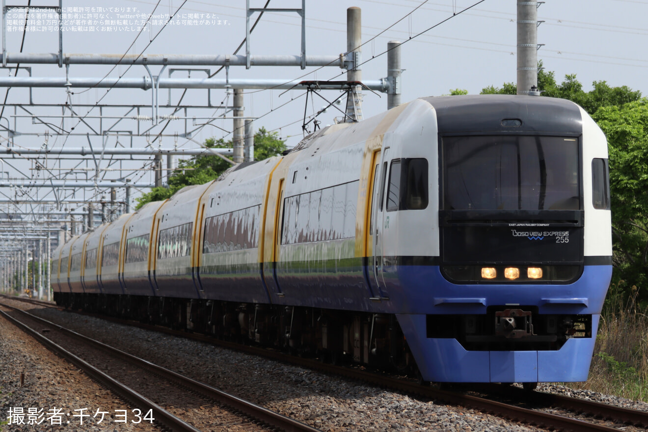 【JR東】255系マリBe-03編成使用「新宿さざなみ」運行の拡大写真