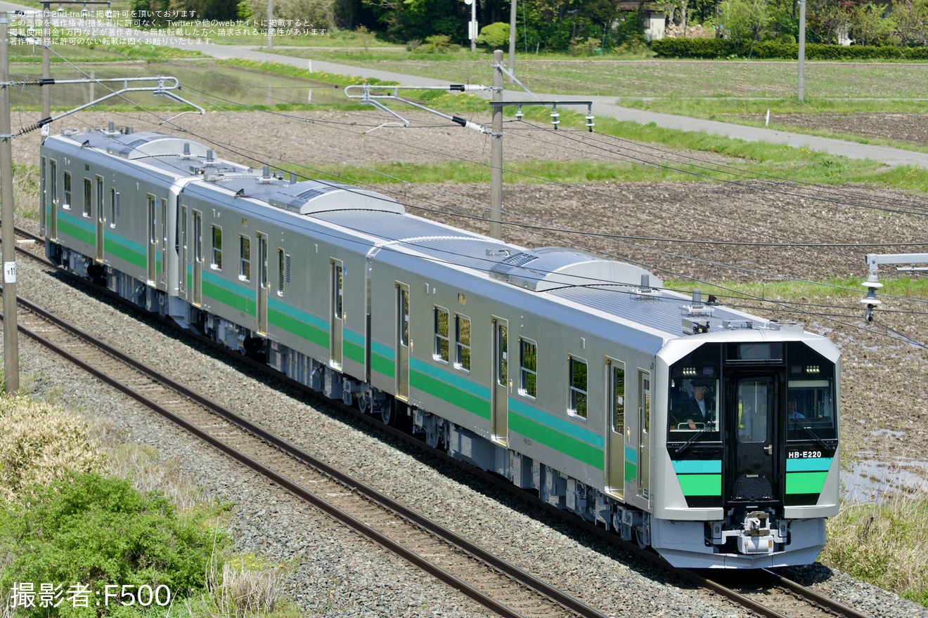 【JR東】HB-E220系3両(HB-E220-1+HB-E221-1+HB-E222-1)が試運転の拡大写真