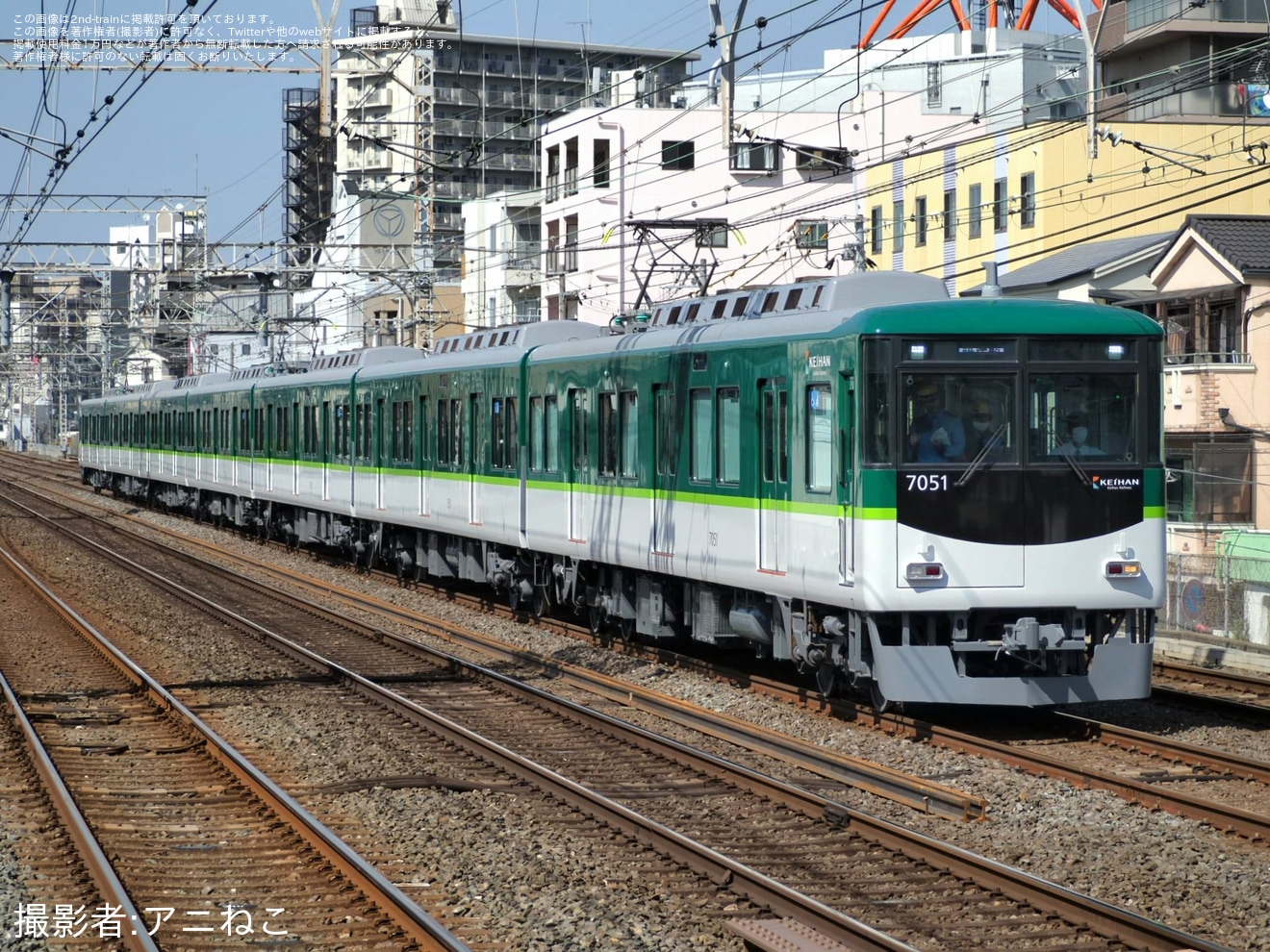 【京阪】7000系7001F(7001-⑦-7051)リニューアル工事を終えて寝屋川車庫出場試運転の拡大写真