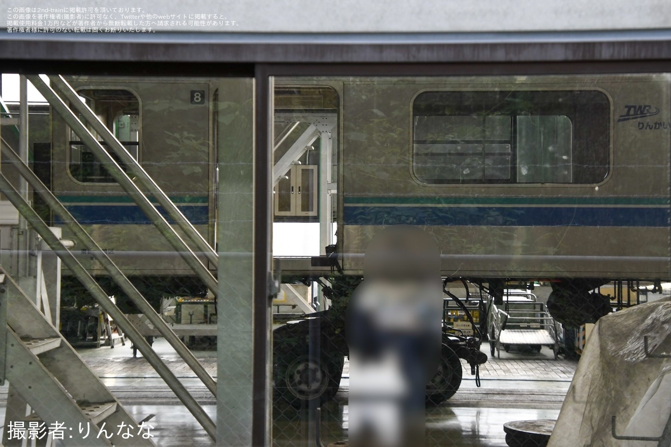 【東臨】70-000形Z8編成が陸送準備の拡大写真