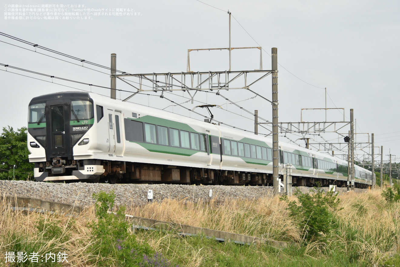 【JR東】E257系OM-91編成使用の集約臨(20225年5月16日)の拡大写真