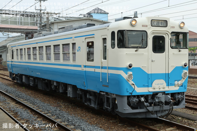 【JR四】キハ40-2147が全般検査を終えて多度津工場出場を多度津駅で撮影した写真