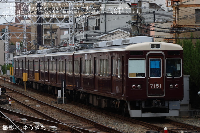【阪急】リニューアル工事実施の7000系7031Fが入換を正雀駅で撮影した写真