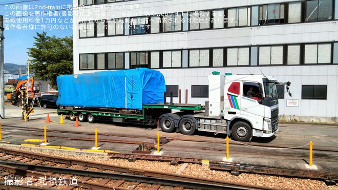 【能勢電】1700系1755Fが廃車・解体のため平野車庫から陸送を不明で撮影した写真