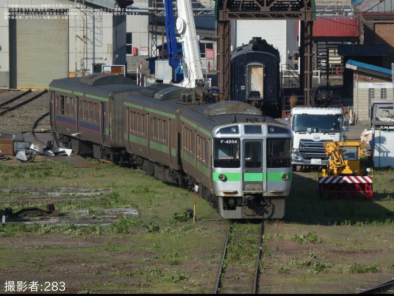【JR北】721系F-4104+F-4204編成が苗穂工場で解体中の拡大写真