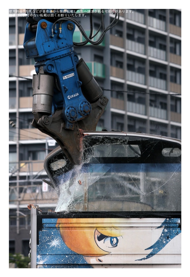 【JR東】仙石線用205系M8編成のクハの車体が解体を郡山総合車両センター付近で撮影した写真
