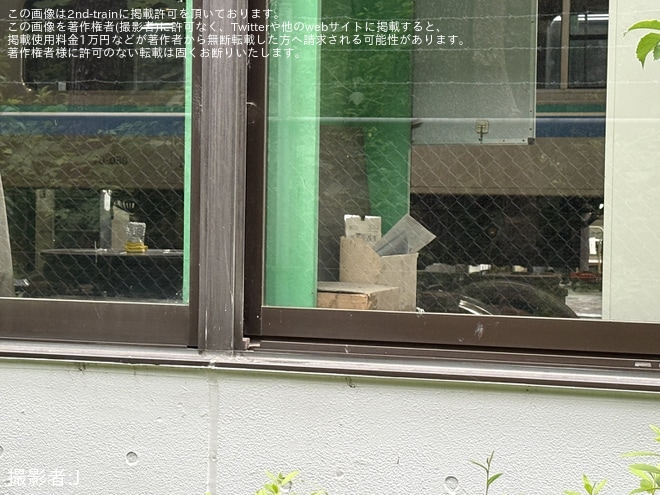 【東臨】70-000形Z8編成の2・3号車が陸送準備を不明で撮影した写真